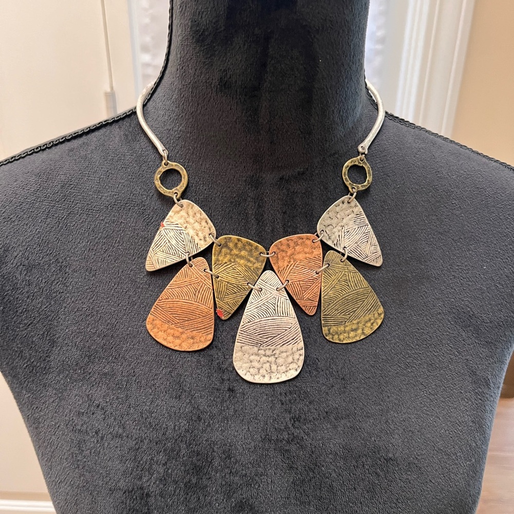 VCLM Mixed Metal Statement Necklace